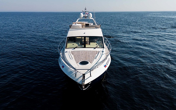 Аренда яхты Galeon 440 в Санкт-Петербурге